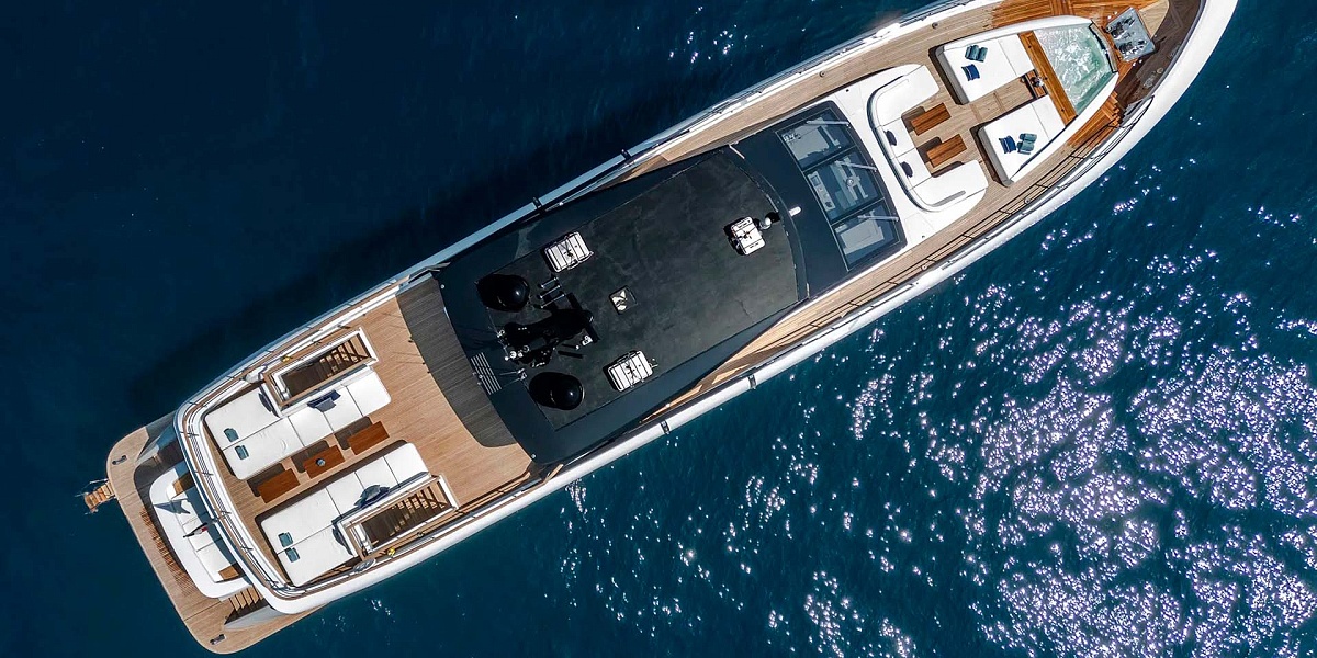 Аренда моторной мега яхты Amer 120 LAFAYETTE во Франции